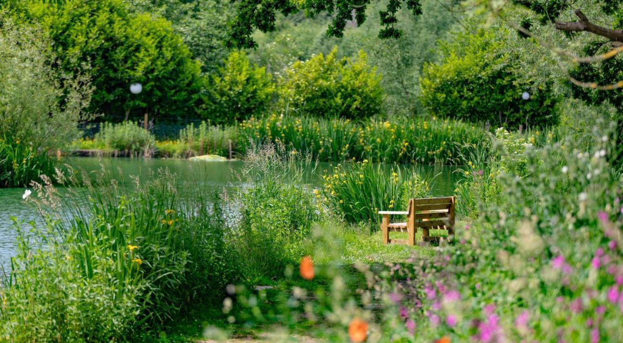 Lloyds Meadow Glamping Hotel Chester Bagian luar foto